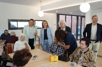 Imagen de archivo de la visita de la consejera de Política Social, Familias e Igualdad, Conchita Ruiz, a la residencia de personas mayores de Mon...