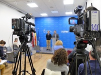 Manuel Durán (d) y José Antonio Fernández Lladó, durante la rueda de prensa ofrecida esta mañana