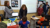 La consejera de Educación y Universidades, María Isabel Sánchez-Mora, presentó hoy el proyecto de ampliación del colegio de Casillas a toda la comunidad educativa y visitó las instalaciones del centro / 2