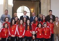 El presidente de la Comunidad recibe a la selección murciana femenina sub-17 de fútbol sala