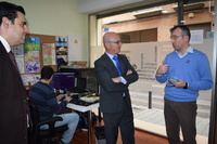 El consejero de Desarrollo Económico, Turismo y Empleo, Juan Hernández, junto al director general del SEF, Alejandro Zamora, han visitado una empresa...