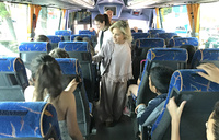 La consejera de Educación, Juventud y Deportes, Adela Martínez-Cachá, realizó una ruta de transporte escolar junto a los alumnos del Centro de Educación Infantil y Primaria Santo Ángel (2)