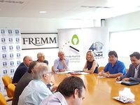 El consejero de Empleo, Universidades y Empresa, Juan Hernández, ha mantenido hoy un encuentro en la Fremm con empresarios del sector energético (I)