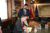 El presidente de la Comunidad recibe al embajador de Bélgica en España