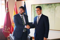 El presidente Fernando López Miras se reúne con el alcalde de San Javier