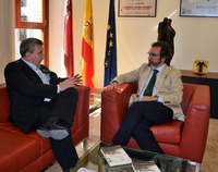 El consejero de Presidencia y Fomento, Pedro Rivera, recibió a Gustavo Yepes, presidente del Centro Murciano en Córdoba (Argentina)