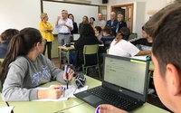 Martínez-Cachá visita un taller de altas capacidades