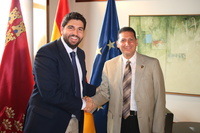 El presidente de la Comunidad recibe al cónsul de Ecuador en la Región de Murcia, Carlos Espinoza
