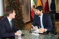 Fernando López Miras se reúne con el alcalde de Cehegín (2)