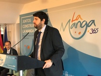 El presidente de la Comunidad, Fernando López Miras, presenta el proyecto La Manga 365 (2)
