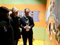 Imagen de la visita del consejero de Turismo, Cultura y Medio Ambiente, Javier Celdrán, a la nueva sala de interpretación del Centro de Visitantes Ricardo Codorníu (I)