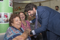 El jefe del Ejecutivo regional visita la residencia y centro de día 'San Francisco de Asís' de Ceutí (2)