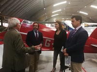 El consejero de Presidencia visita  la Fundación Infante de Orleans para conocer su museo de aviones antiguos