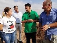 La secretaria general de la Consejería de Agua, Agricultura, Ganadería y Pesca, Mª Dolores Valcárcel, conoce los resultados del estudio de implantación de la trufa del desierto