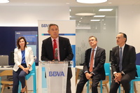 El consejero de Hacienda, Fernando de la Cierva, asistió hoy a la inauguración de la nueva oficina del BBVA en la Avenida de la Libertad de Murcia, que cuenta con los últimos avances tecnológicos aplicados a la banca (I)