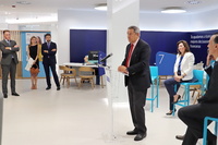 El consejero de Hacienda, Fernando de la Cierva, asistió hoy a la inauguración de la nueva oficina del BBVA en la Avenida de la Libertad de Murcia, que cuenta con los últimos avances tecnológicos aplicados a la banca (II)