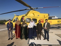 Los Reyes Magos llegan en helicóptero al hospital Los Arcos del Mar Menor