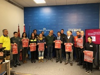 El consejero de Presidencia, con los representantes de los servicios de emergencias del 1-1-2 Región de Murcia y de las entidades beneficiarias