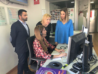 La consjera de Familia, Violante Tomás, visita el centro de teleasistencia del IMAS (Instituto Murciano de Acción Social)