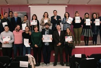 Imagen de archivo de la directora del Servicio de Empleo y Formación, Severa González, con  participantes del programa 'Región de Murcia Habla Idiomas'