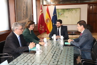 Fernando López Miras se reúne con la presidenta del Colegio de Médicos de la Región de Murcia (1)