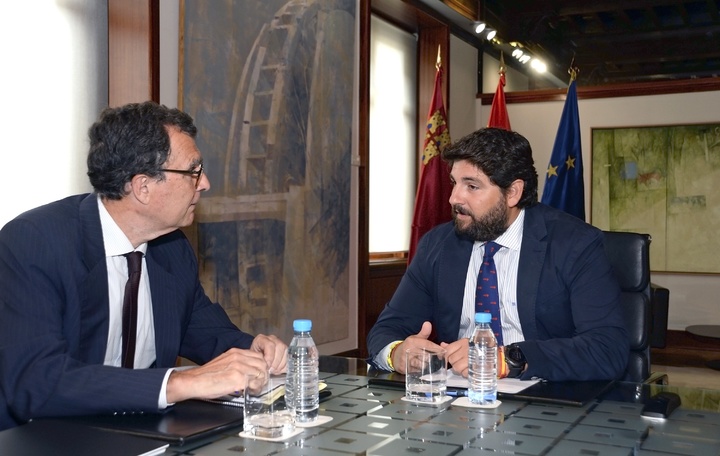 El presidente de la Comunidad, Fernando López Miras, se reúne con el alcalde de Murcia, José Ballesta