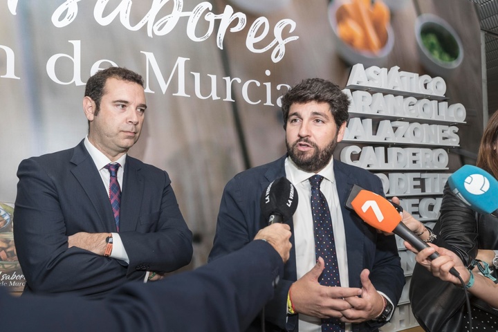 El presidente de la Comunidad asiste al acto de inauguración de la VIII edición del congreso Región de Murcia Gastronómica (2)