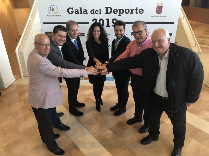 Imagen de la consejera de Turismo, Juventud y Deportes en la presentación de la Gala del Deporte de la Región de Murcia.