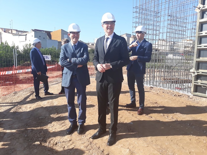 El consejero de Salud, Manuel Villegas, visitó las obras del consultorio de Javalí Nuevo junto al alcalde de Murcia, José Ballesta