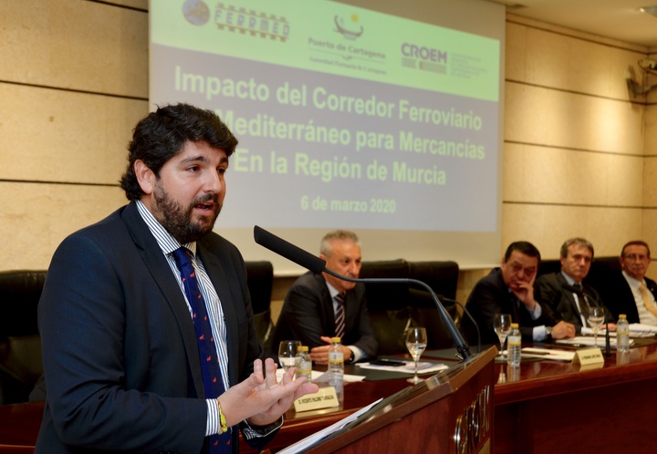 López Miras inaugura la jornada 'Impacto del Corredor Ferroviario del Mediterráneo para mercancías en la Región de Murcia' (2)
