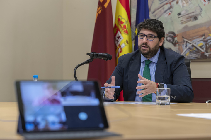 El jefe del Ejecutivo regional, Fernando López Miras, preside la reunión interdepartamental sobre el coronavirus COVID-19 en la Región de Murcia que se realiza mediante videoconferencia/2