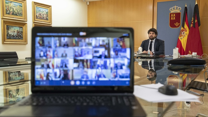 López Miras participa en la reunión por vía telemática de dirigentes autonómicos (3)