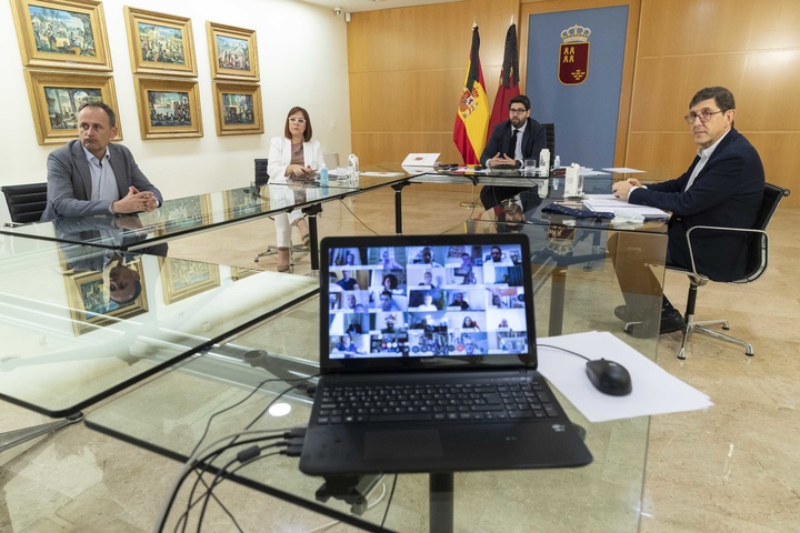 Imágenes de las reuniones por vía telemática que ha mantenido el presidente de la Comunidad para informar de la solicitud de la Región de Murcia para pasar a Fase 2