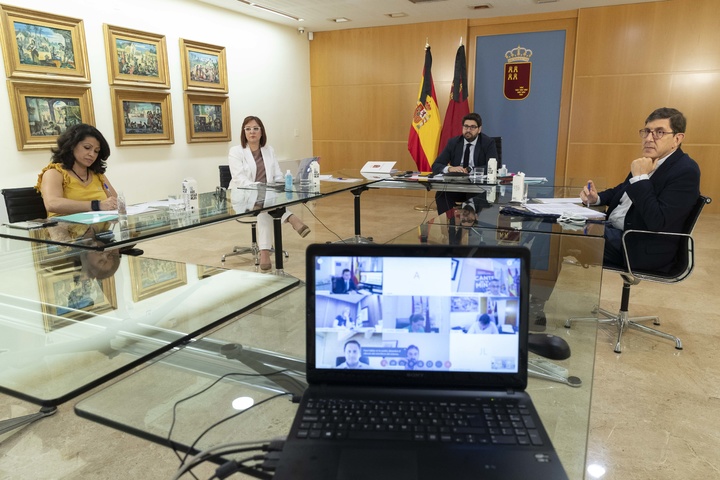 Imágenes de las reuniones por vía telemática que ha mantenido el presidente de la Comunidad para informar de la solicitud de la Región de Murcia para pasar a Fase 2 (2)