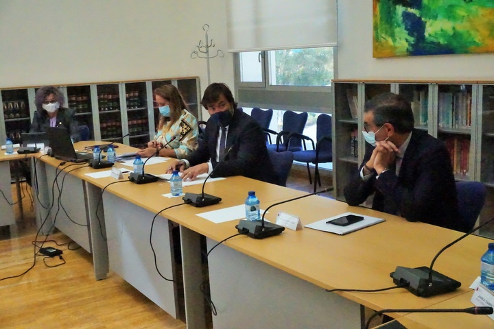 El consejero de Empleo, Investigación y Universidades, Miguel Motas, presidió la reunión del Consejo Interuniversitario 2