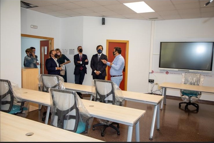 El consejero de Empleo, Investigación y Universidades visitó las instalaciones de Escuela de Negocios de Murcia (ENAE) 2