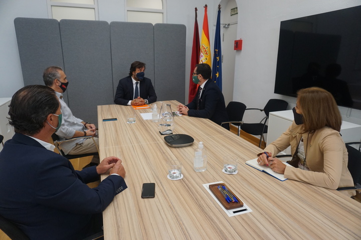 Motas se reúne con el nuevo equipo decanal de la Facultad de Veterinaria de la Universidad de Murcia