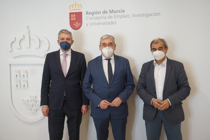 El consejero de Empleo destaca "la buena salud de las cooperativas de la Región de Murcia" en su reunión con el presidente de Ucomur