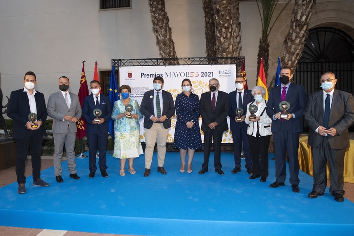 El presidente de la Comunidad preside el acto de entrega de los Premios Mayores Región de Murcia 2021'