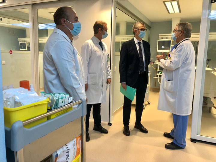 El consejero de Salud, Juan José Pedreño, visitó hoy el hospital general universitario Reina Sofía con motivo de las obras de mejora realizadas en sus instalaciones (1)