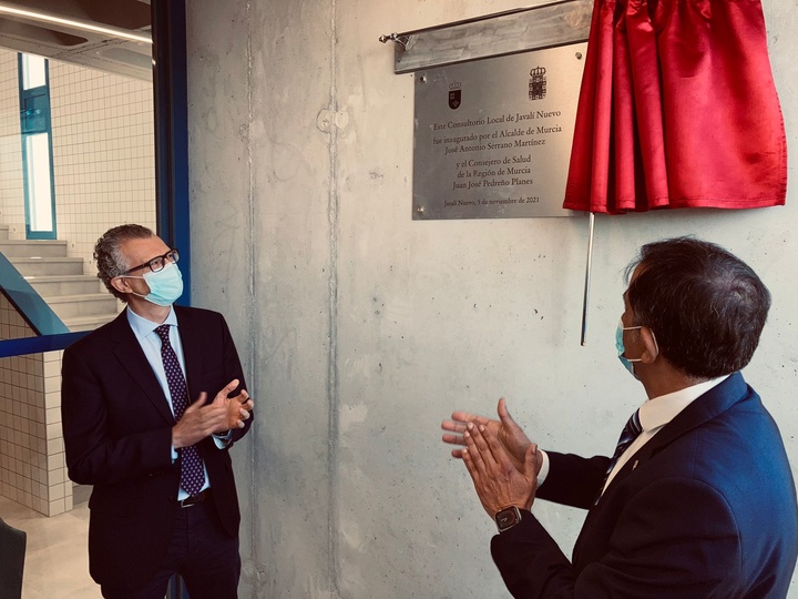 El consejero de Salud, Juan José Pedreño, inauguró el nuevo consultorio de la pedanía murciana de Javalí Nuevo junto al alcalde de Murcia, José Antonio Serrano 2
