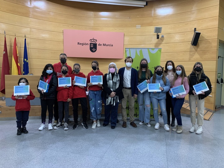 Los equipos del Instituto de Enseñanza Secundaria Sanje y MMM Academy, ganadores de los premios TechnovationGirls Región de Murcia