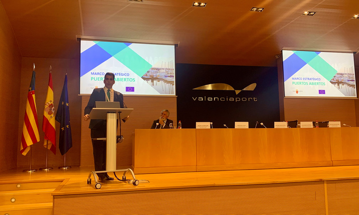 El consejero de Fomento e Infraestructuras, José Ramón Díez de Revenga, durante su intervención en el XVIII Symposium sobre puertos deportivos, celebrado...