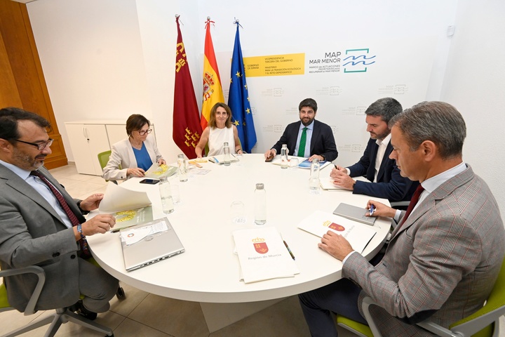 López Miras se reúne con la vicepresidenta tercera del Gobierno y ministra para la Transición Ecológica y el Reto Demográfico, Teresa Ribera