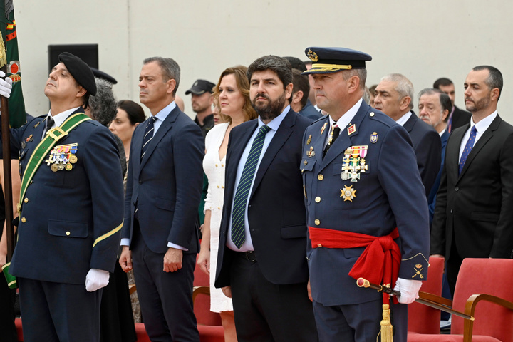 López Miras pone en valor el "compromiso de los ciudadanos con España y su bandera" (3)