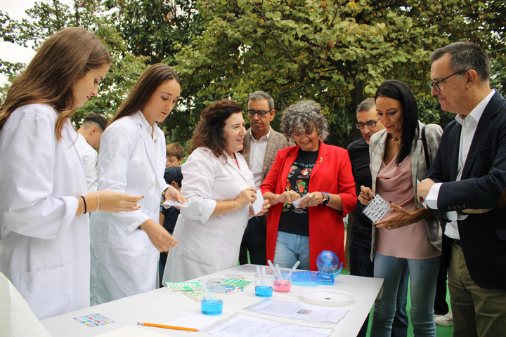 La Semana de la Ciencia y la Tecnología muestra el saber científico en el jardín del Malecón de Murcia (1)