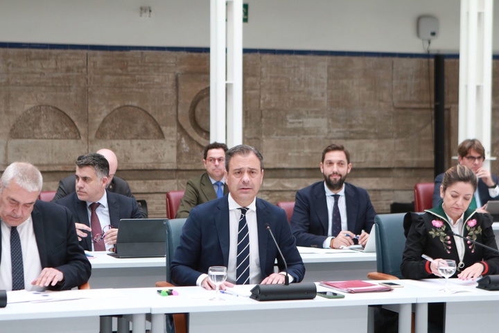 El consejero de Presidencia, Turismo, Cultura y Deportes, Marcos Ortuño, en su comparecencia ante la Comisión de Economía, Hacienda y Presupuestos de la Asamblea Regional.