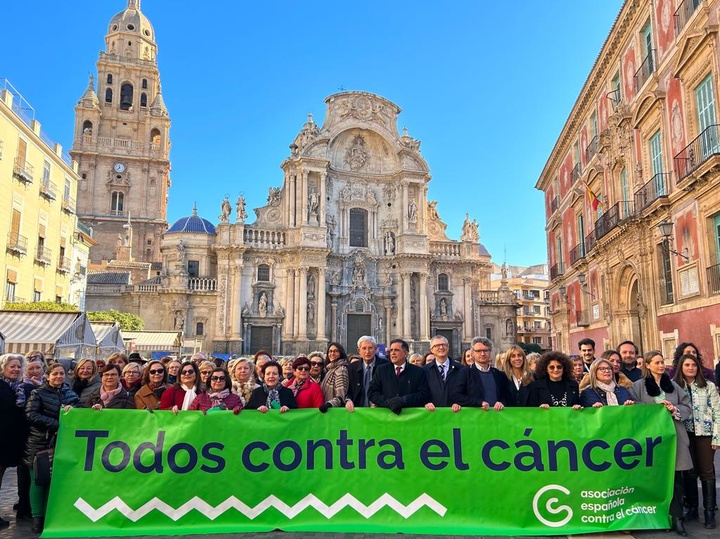 El consejero de Salud participa en el acto 'Todos contra el cáncer' con motivo del día mundial de la enfermedad