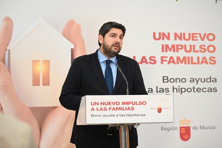 López Miras presenta el bono de ayuda de 300 euros a familias con hipotecas variables cuya renta sea inferior a la media