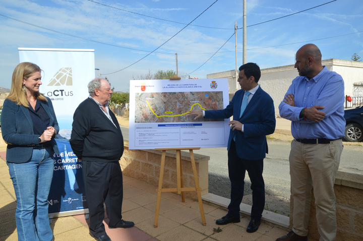 El Consejero de Fomento e Infraestructuras, José Ramón Díez de Revenga, durante la presentación de las obras de acondicionamiento del vial que une La Aljorra y Cuesta Blanca enmarcadas en el programa 'aCTus' (2 de 3)